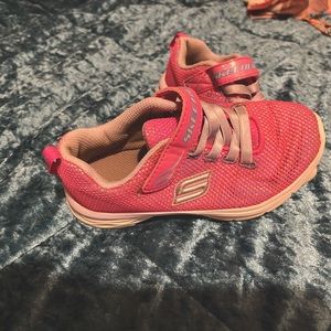 Girls Skechers tennis shoes